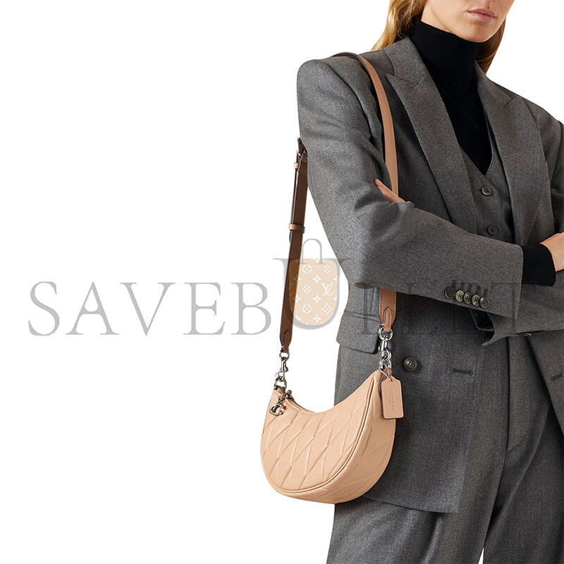 C0a*h mira quilted shoulder bag in leather (24*15*6cm)